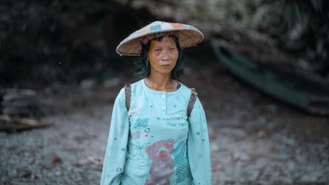 Documentary-Style Cool Light & Shadow