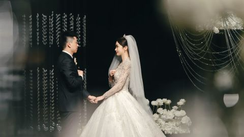 Warm Beige Wedding Atmosphere with Medium Contrast