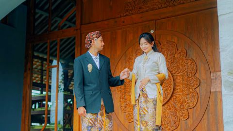 Cool Instagram-Inspired Color Grading with Deep Black Enhancement