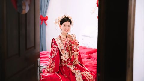 Wedding Mood Lighting: Mid-Low Contrast with Pinkish-Brown Skin Tones