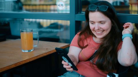 Teal in Gray: Natural Skin Tones for Outdoor Cinematography