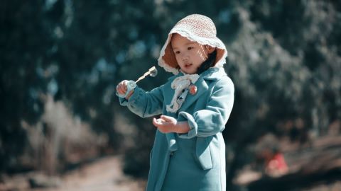 Dreamy Purple Film Glow: A Soft Light Journal