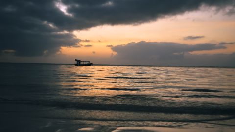 Hong Kong Glow: Subtle Warmth and Shadow